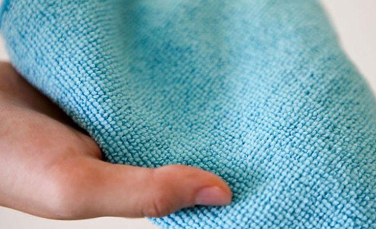 Cách Lau Màn Hình Tivi Tinh Thể Lỏng