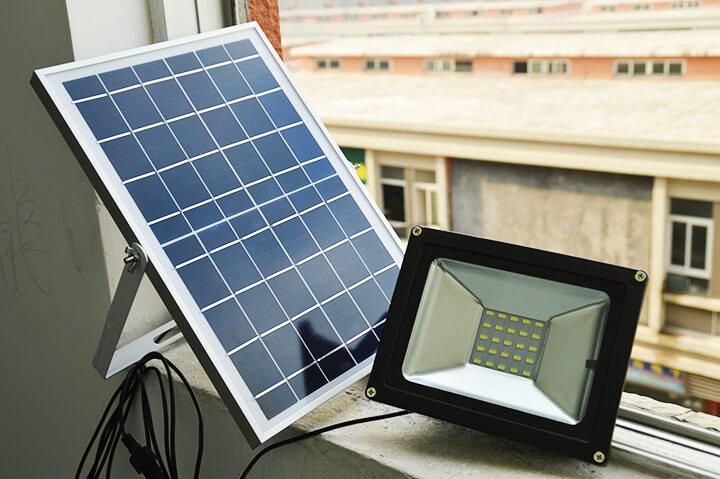 đèn pha led năng lượng mặt trời