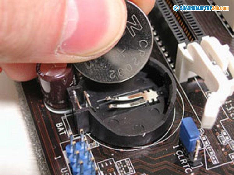 Tháo pin Cmos